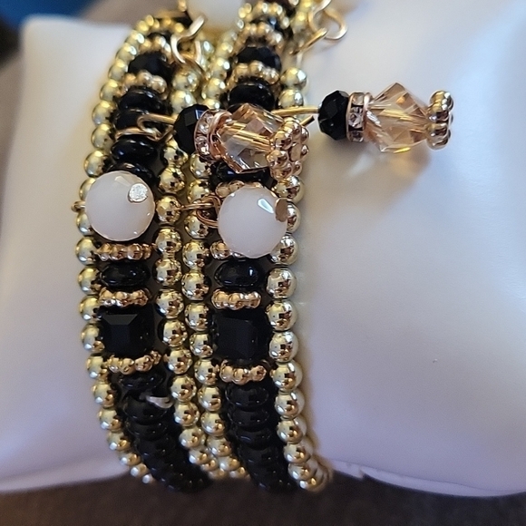 5/$25 Black & Gold Glass Acrylic Beaded Stretch Bracelets - Picture 3 of 5